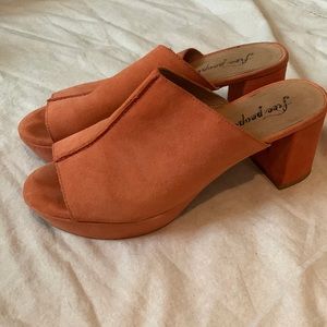 Freepeople coral/pink clogs!